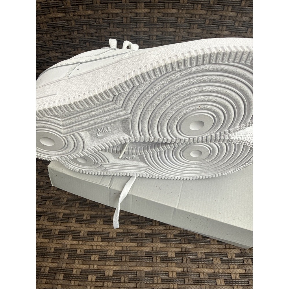Nike Air Force 1 07 Low Triple White Womens Sneakers DD8959-100 Size 8 NEW - Picture 5 of 6